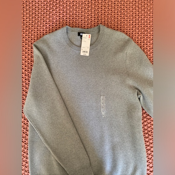 Uniqlo Light Gray Ribbed Knit Sweater - Picture 2 of 7